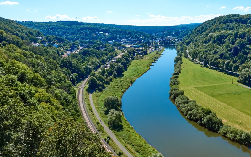 luchtfoto weserradweg langs de Weser rivier