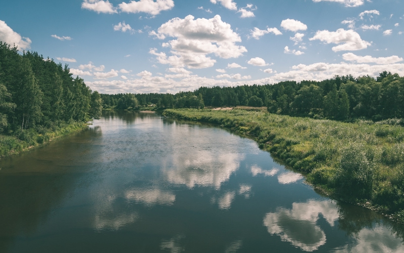 Weserradweg langs de rivier de Weser